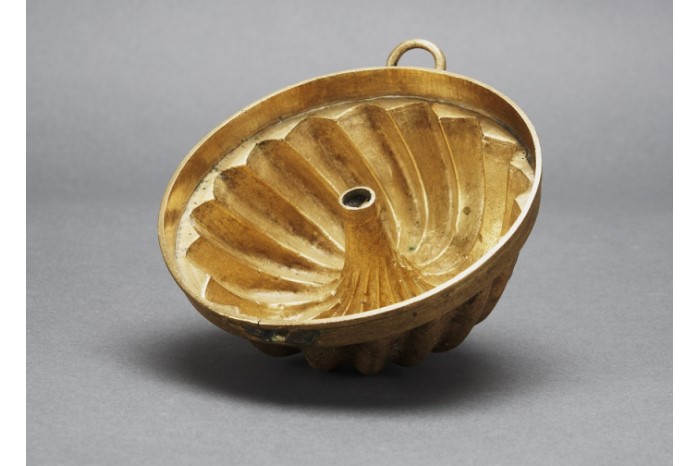 <a href="/assets/7174f1d0-0c0b-4575-9b9f-b38baed1871c/Brass cake mould.jpg">Brass cake mould for making <em>druder</em>, a type of Dutch cake</a>